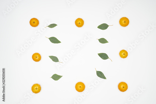 Fototapeta Naklejka Na Ścianę i Meble -  Small tangerines with green leaves isolated  on white background.
