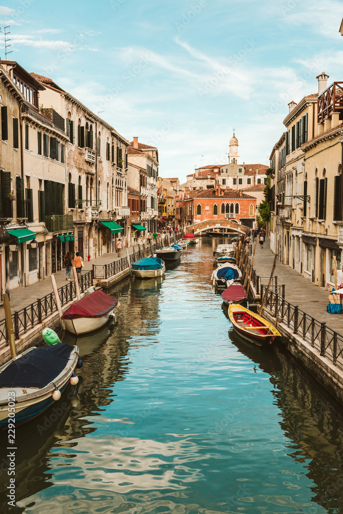 Obraz premium Colourful venetian streets 