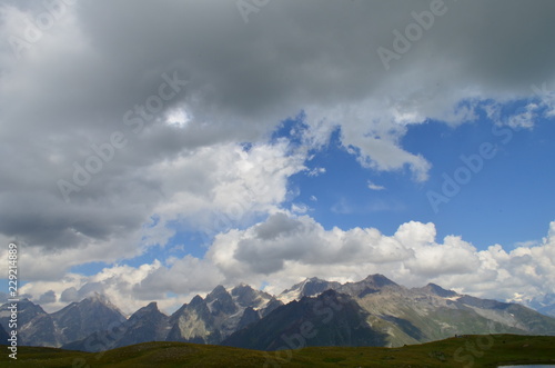 Fototapeta Naklejka Na Ścianę i Meble -  landscape with mountains and clouds