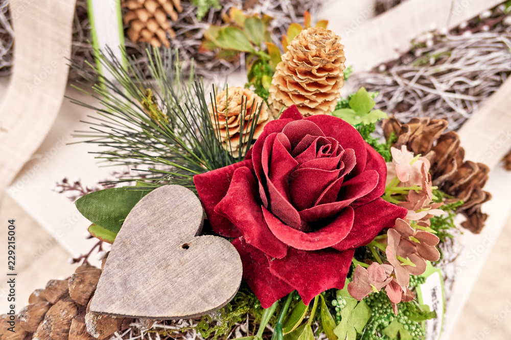 Arrangement mit roter Rose und Herz - Textfreiraum Arrangement mit roter Rose und Herz - Textfreiraum