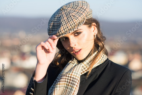 french girl with curly hair in autumn beret. retro fashion woman with makeup, parisian. Beauty and fashion look. Confident in her choice. vintage woman with makeup. Feeling free and happy