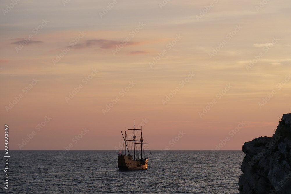 Historisches Segelschiff (Nachbau), Sonnenuntergang in Dubrovnik
