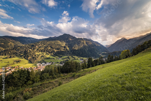 Wallpaper Mural Kaprun in Österreich Nähe Zell am See wolkiger Sonnenuntergang Torontodigital.ca