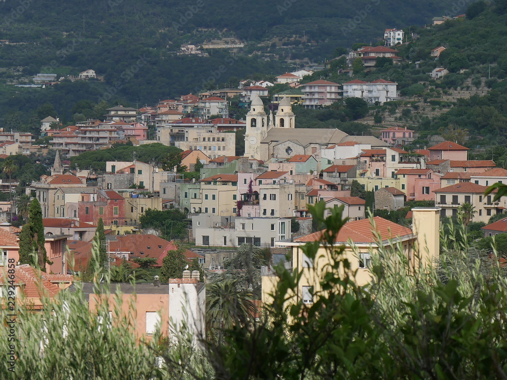 Borgio - panorama del borgo pittoresco