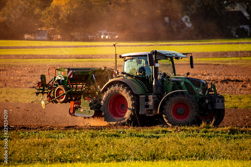 Traktor auf dem Feld