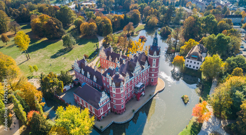Przepiękny zamek i ogrody - Fürst Pückler Park w Bad Muskau - z lotu ptaka