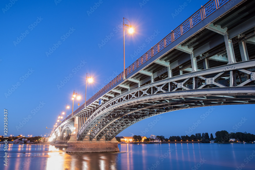 Obraz premium Blaue Stunde