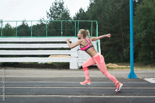 Athlete at the start of the stadium treadmill © Demian