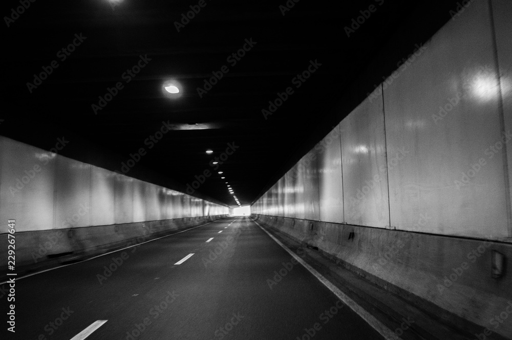 Há Sempre uma luz no fim do túnel Há Sempre uma luz no fim do túnel