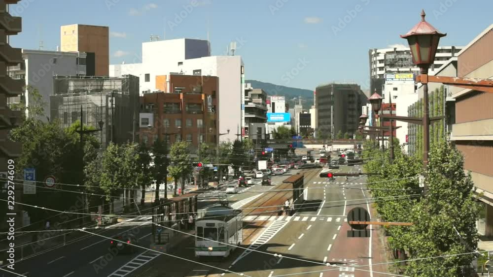 路面電車が走る熊本市街地