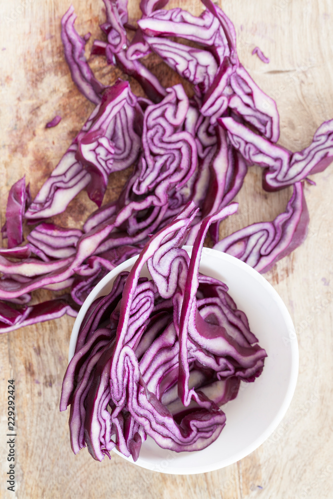 Obraz premium sliced purple cabbage