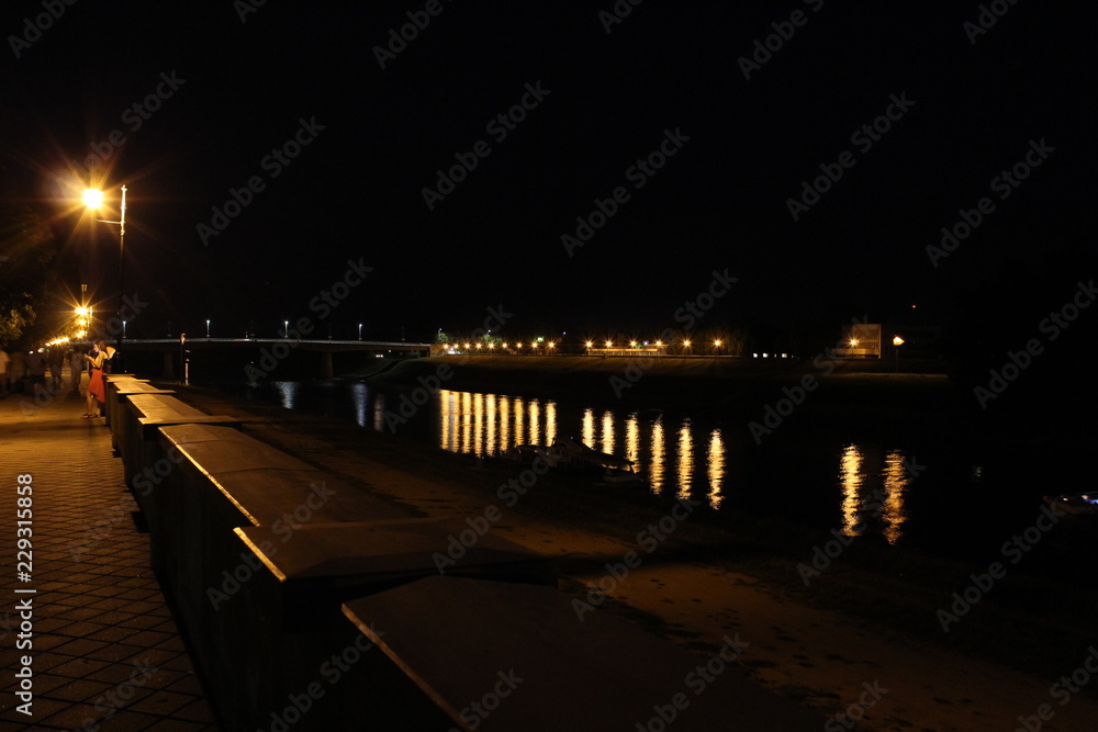 Obraz premium Bridge at night