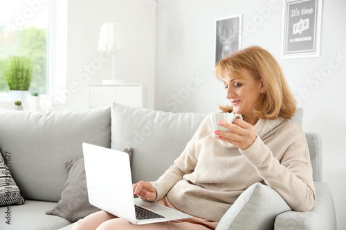 Beautiful mature woman drin...