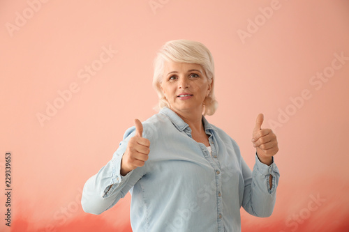 Portrait of mature woman sh...