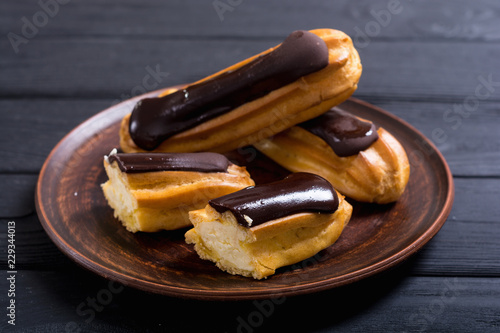 Fotografie French dessert eclair with chocolate .