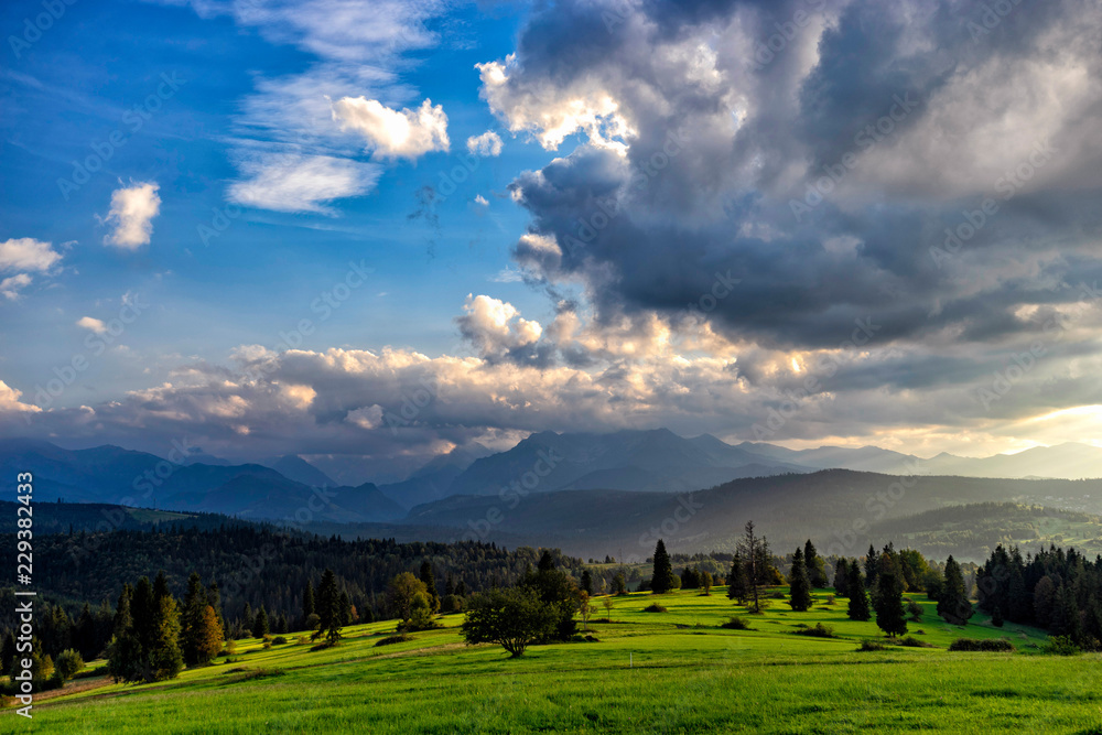 Obraz premium Breathtaking sunset at Belianske Tatras mountains.