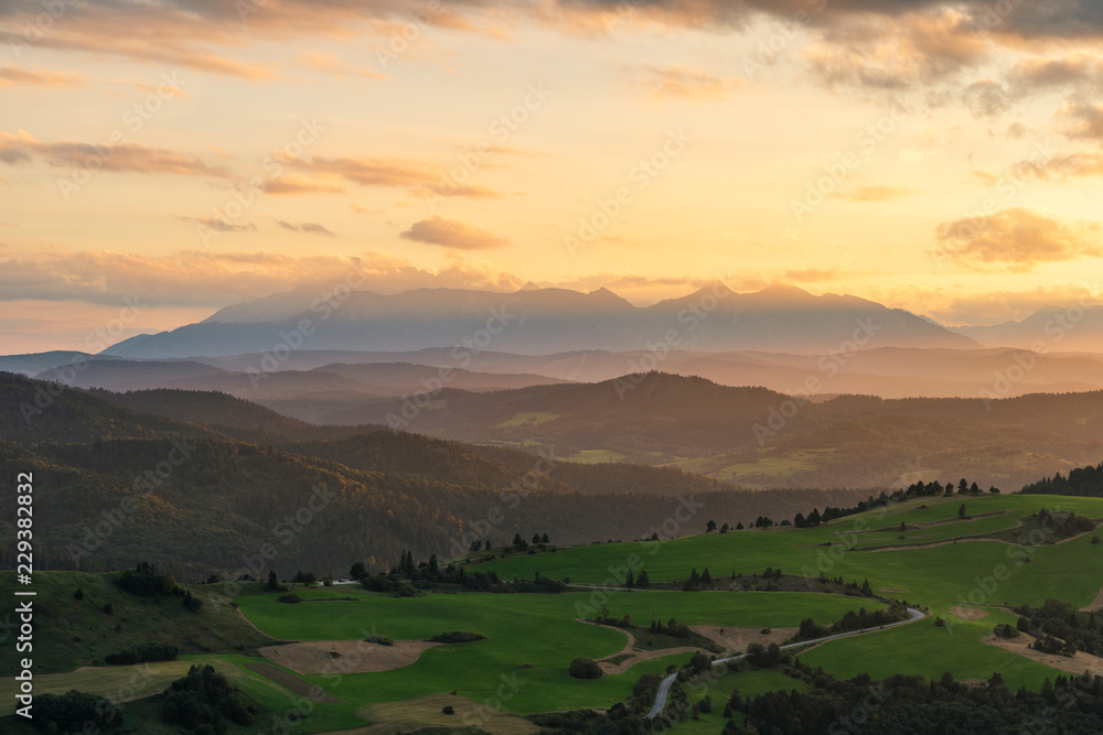 Obraz premium Beautiful sunset over high rocky peaks in High Tatras mountains on Slovak and Polish border.