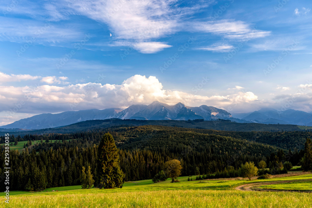 Obraz premium Scenic view of dramatic mountain landscape of High Tatras in Slovakia.