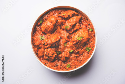 Murgh Makhani / Butter chicken tikka masala served with roti / Paratha and plain rice along with onion salad. selective focus