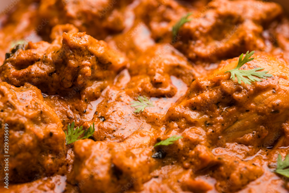 Murgh Makhani / Butter chicken tikka masala served with roti / Paratha and plain rice along with onion salad. selective focus Murgh Makhani / Butter chicken tikka masala served with roti / Paratha and plain rice along with onion salad. selective focus