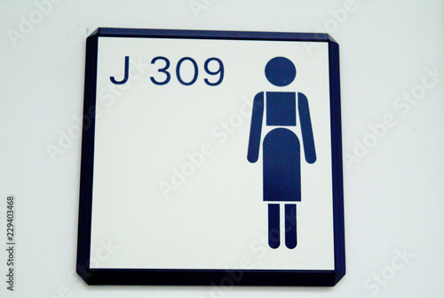 Toilette mit Zimmernummer