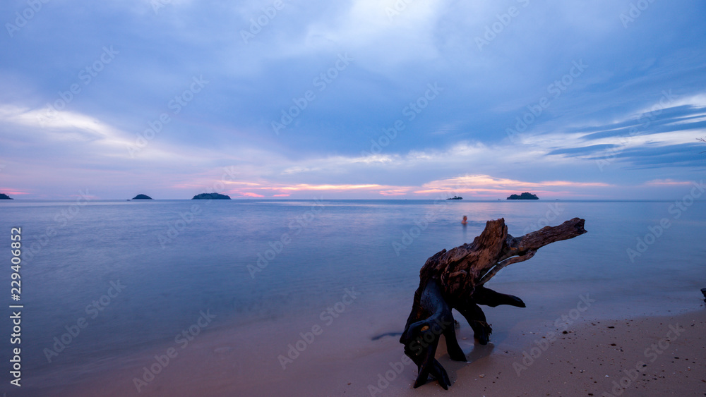 Obraz premium Sunset and Elephant Roots at Kai Bae Beach, Koh Chang, Thailand