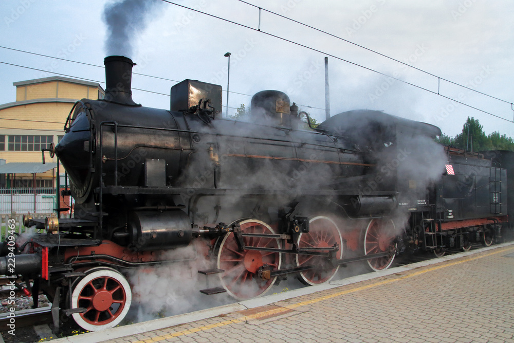 Obraz premium treno d'epoca a vapore, vintage steam train