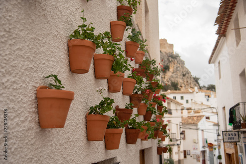 Flower pots in Spain © Mike Voro