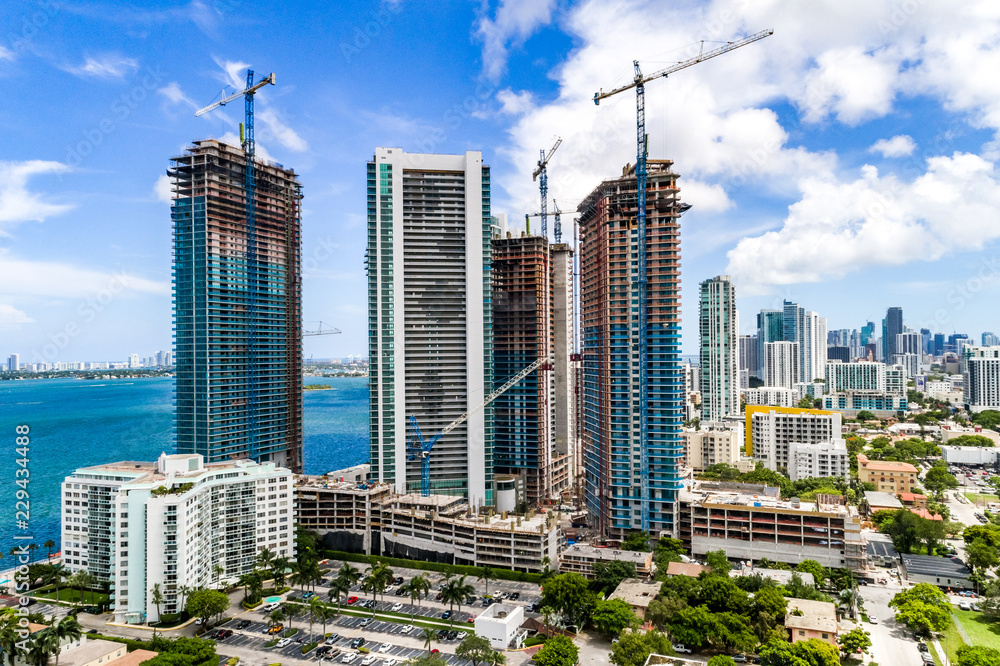 Naklejka premium Antena Miami Construction