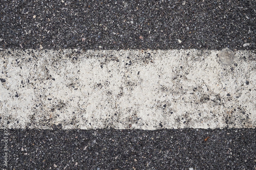 Fototapeta premium ASPHALT TEXTURE WITH WHITE SEPARATION LINE / TOP VIEW / FOR BACKGROUND.
