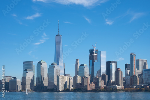 ONE WORLD TRADE CENTER / LOWER MANHATTAN SKYSCRAPER / NEW YORK CITY