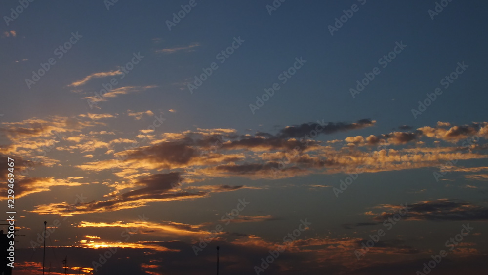 Obraz premium Golden sunsets over the Island