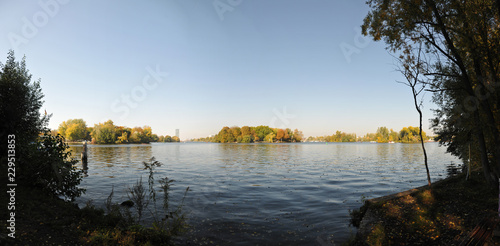 Uferlandschaft ufer flußufer spree berlin brandenburg photo