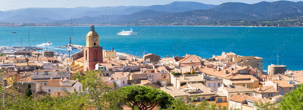 Fototapeta premium Panorama Saint-Tropez na Francuskim Riviera, Francja