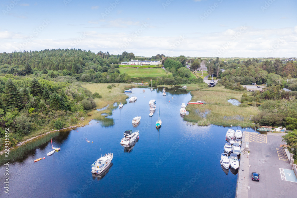 Obraz premium An Aerial View of Lisloughrey Pier in Ireland