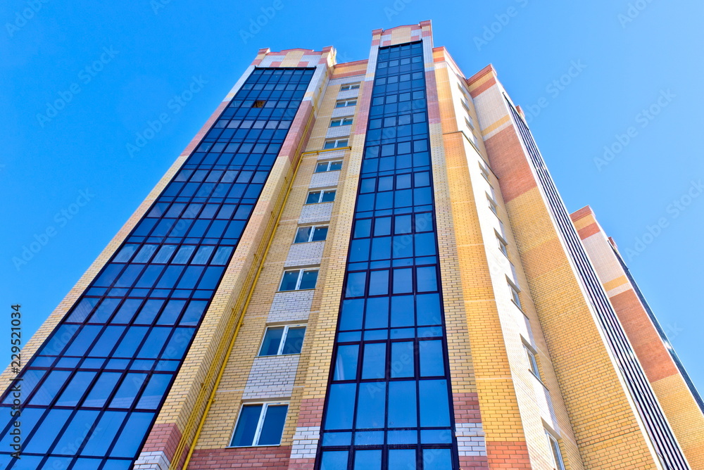 Naklejka premium Multi-storey building stretches to the sky.