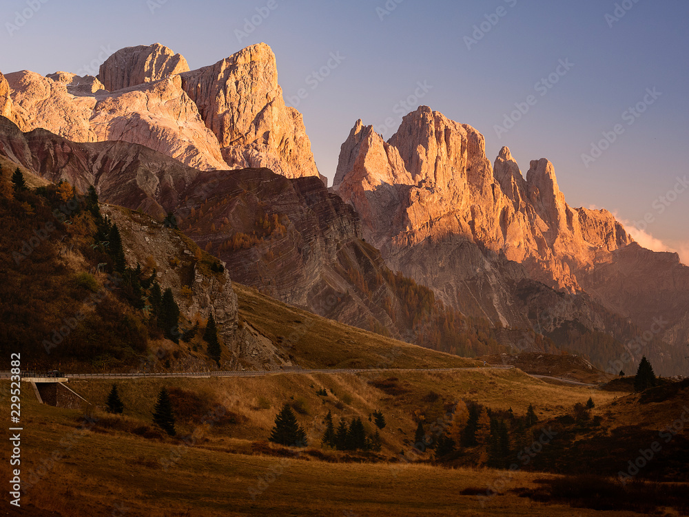 Fototapeta premium Le Pale di San Martino al tramonto 