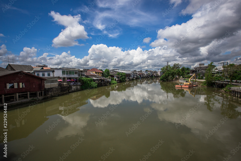 Fototapeta premium Chanthaburi Waterfront Community: October 21, 2018, Chanthaburi River Community Cultural Center has many shops and souvenirs, tourists come to see the city, Thailand.