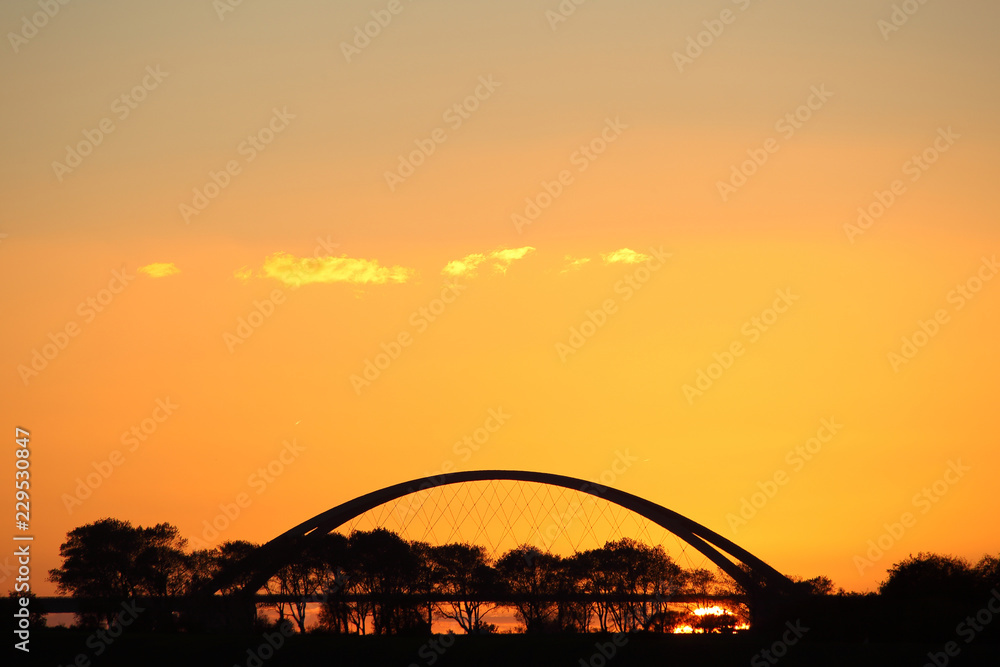 Brücke bei Sonnenuntergang