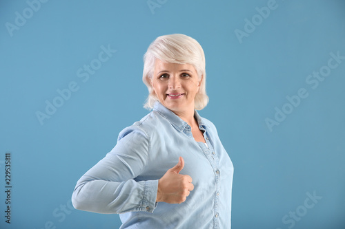 Portrait of mature woman sh...