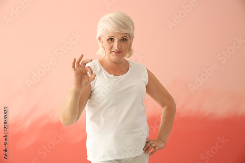 Portrait of mature woman sh...