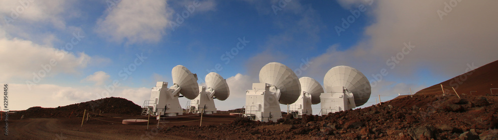 Mauna_Kea_Observatory, radars pointed to the sky