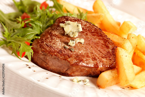 STEAK AND CHIPS WITH STILTON