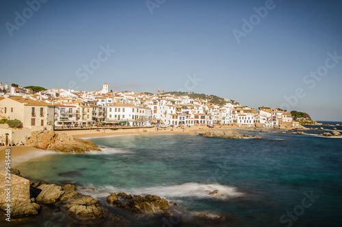 Fototapeta Naklejka Na Ścianę i Meble -  Coastal fishing town of Callela de Palafrugell with white houses, Catalania / Spain