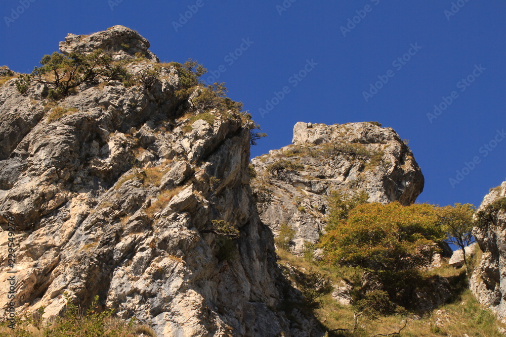 Schroffe Kalkfelsen am Monte Grona (Luganer Alpen)