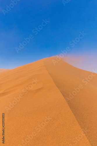 Sand blowing over Big Daddy Dune, Sossusvlei, Namib-Naukluft National Park, Namibia.