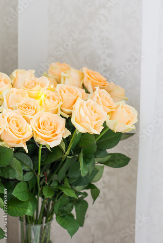 Bouquet of peach roses with garlands