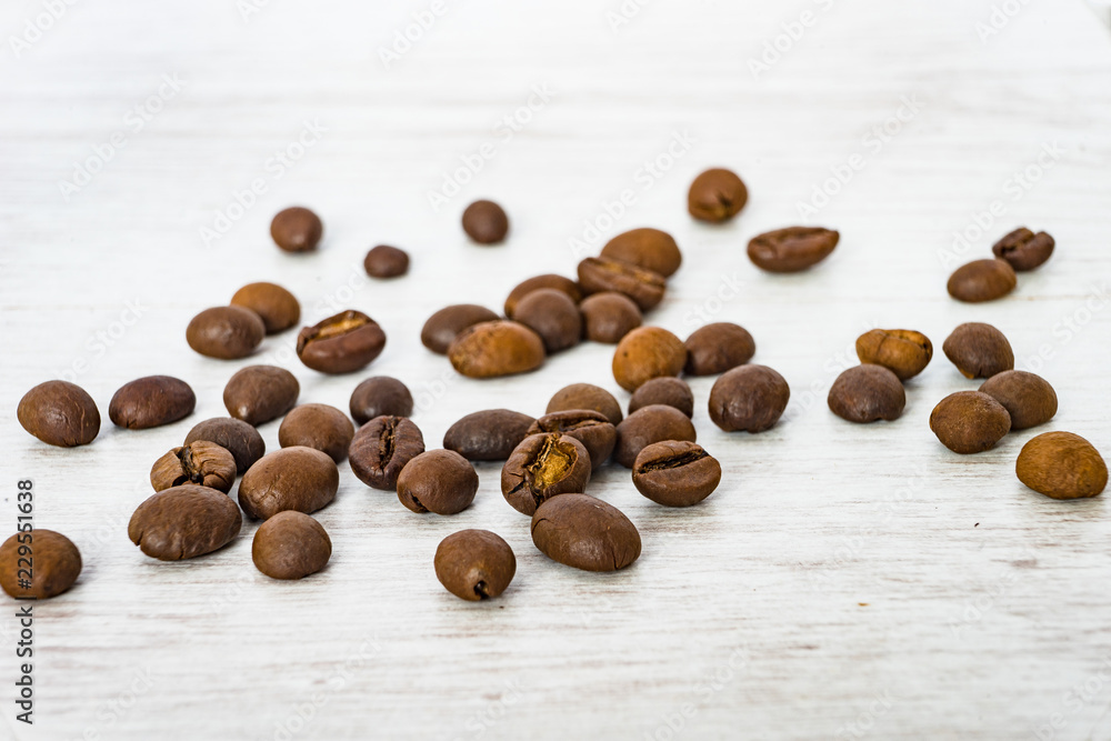 Naklejka premium Roasted coffee beans