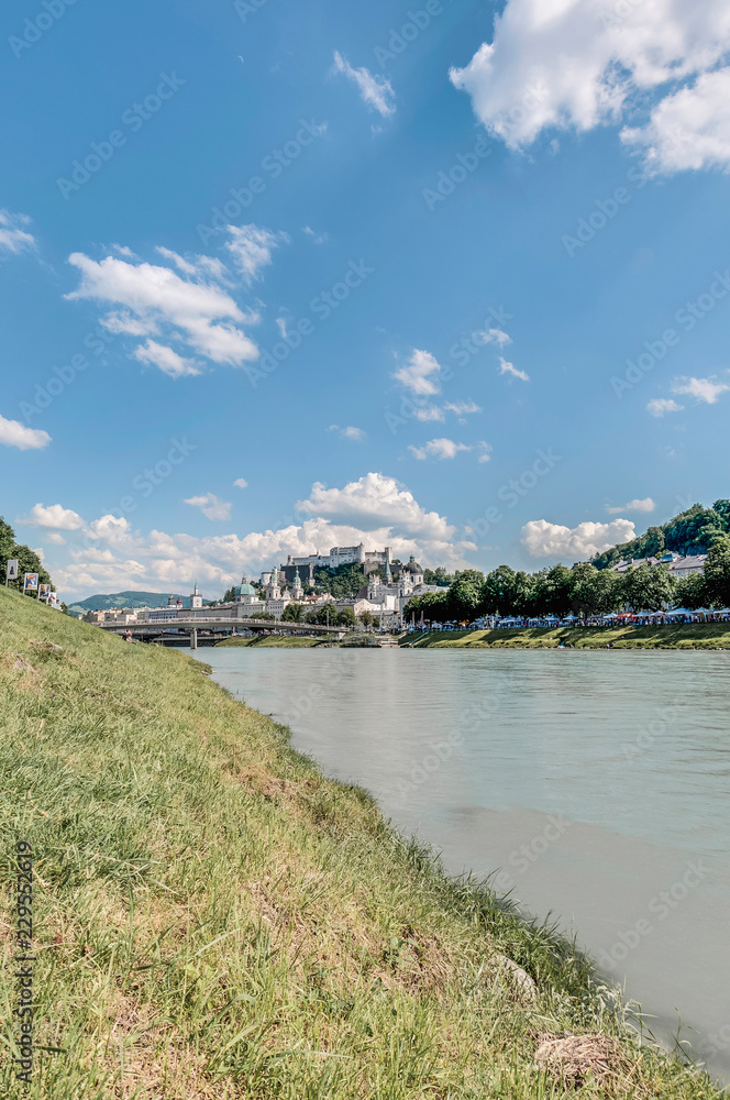 Fototapeta premium Salzach river on its way through Salzburg, Austria