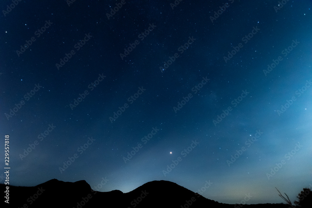 夜明け間際の星空 / 北海道美瑛町の観光イメージ